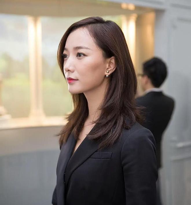 从金鹰女神到过气演员，曾经辉煌的王珞丹，如何成为“过气演员”（组图） - 4