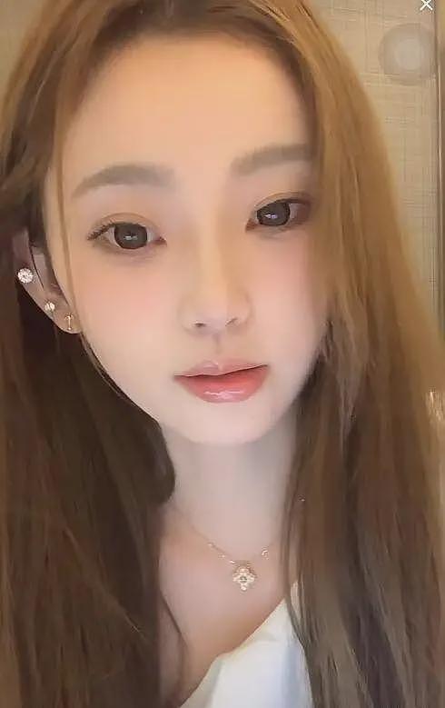 王思聪女友凌晨在国内开直播,公开与王思聪交往细节,处处透露出野心(组图) - 10