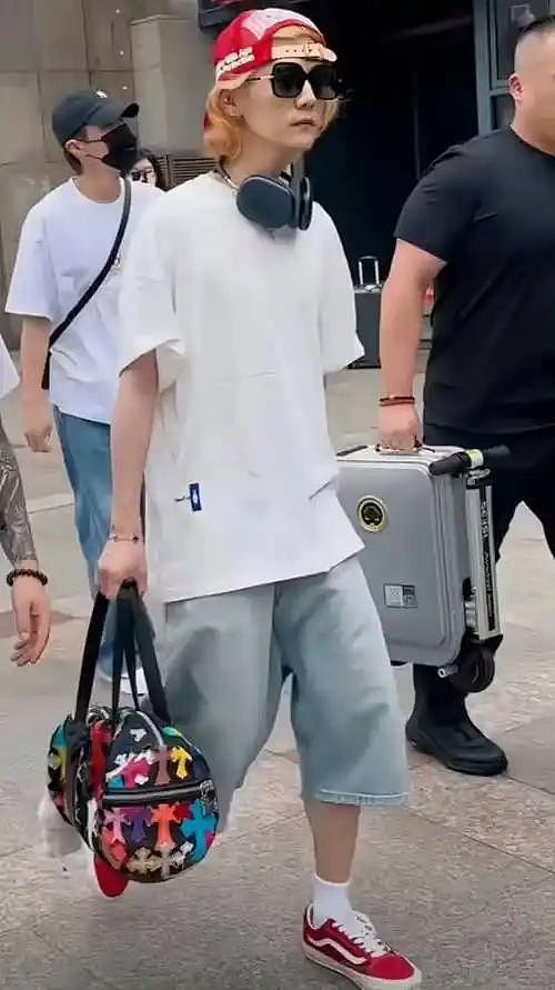 鹿晗七年前高调认爱成标杆，如今摘戒传分，八年感情为何变沉默（组图） - 9