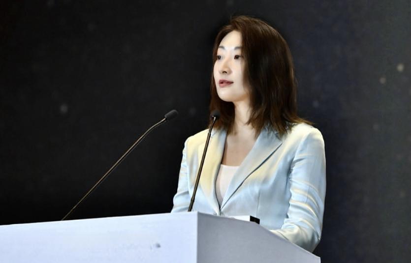 14岁便知父亲婚外情？“布鞋首富”隐秘子女曝光，铁腕女儿遭至亲背刺（组图） - 7