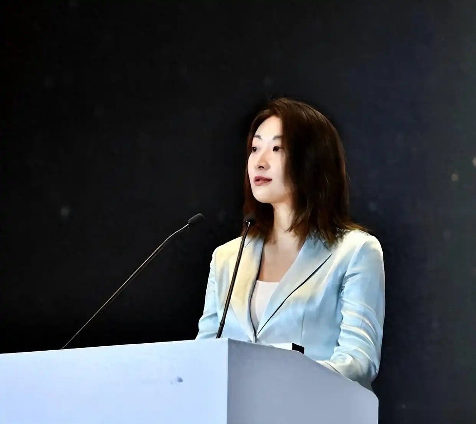 14岁便知父亲婚外情？“布鞋首富”隐秘子女曝光，铁腕女儿遭至亲背刺（组图） - 10