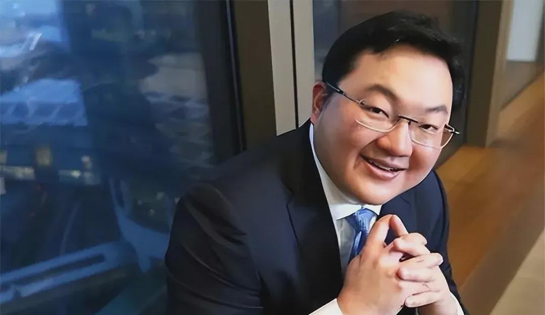 持澳洲假护照,藏身上海豪宅... 华男骗走300亿,狂追萧亚轩等女星(组图) - 5