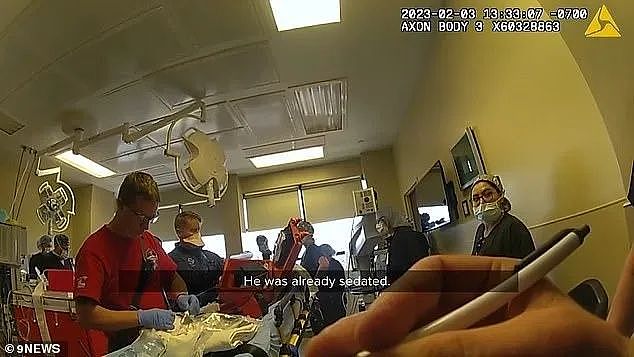 俩医生做手术也要听歌玩游戏？病人就做个白内障，愣让他俩搞死了...（组图） - 3