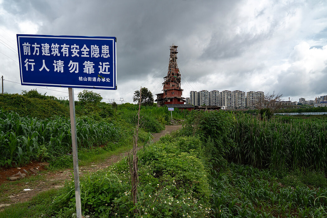 越让拆,他越往上盖:当钉子户建起一座“城堡”(组图) - 8