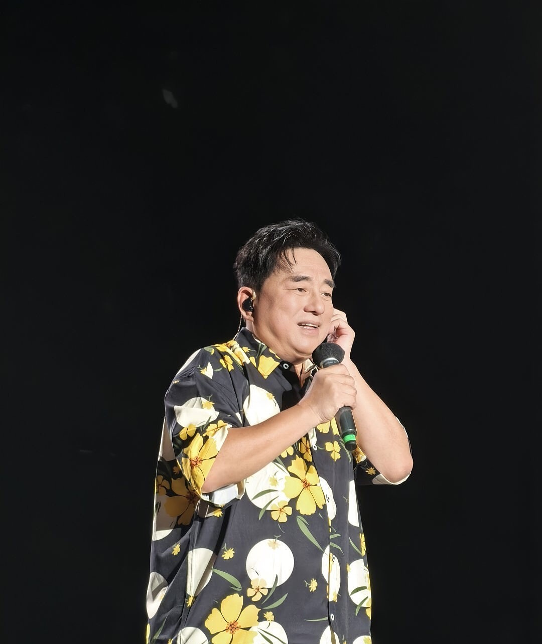 知名港星内地演出被指严重发福!一度胖到没脖子,56岁老来得女(组图) - 4