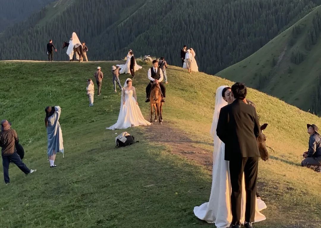 不愿结婚的00后，撕下铂爵旅拍真面目（组图） - 11