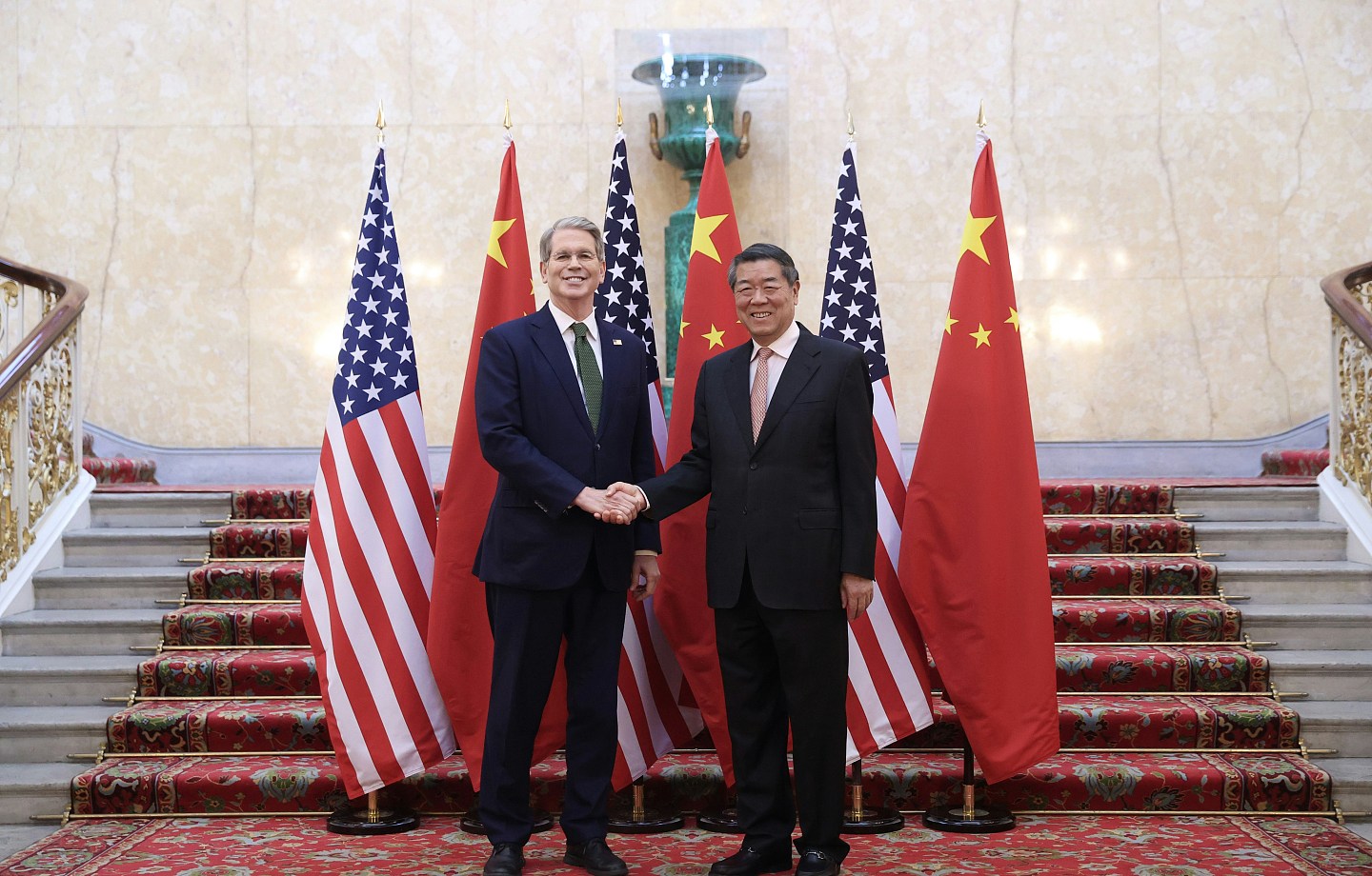 中美瑞典会谈：兜兜转转回原点，特朗普终于认识到关税的局限了（组图） - 2