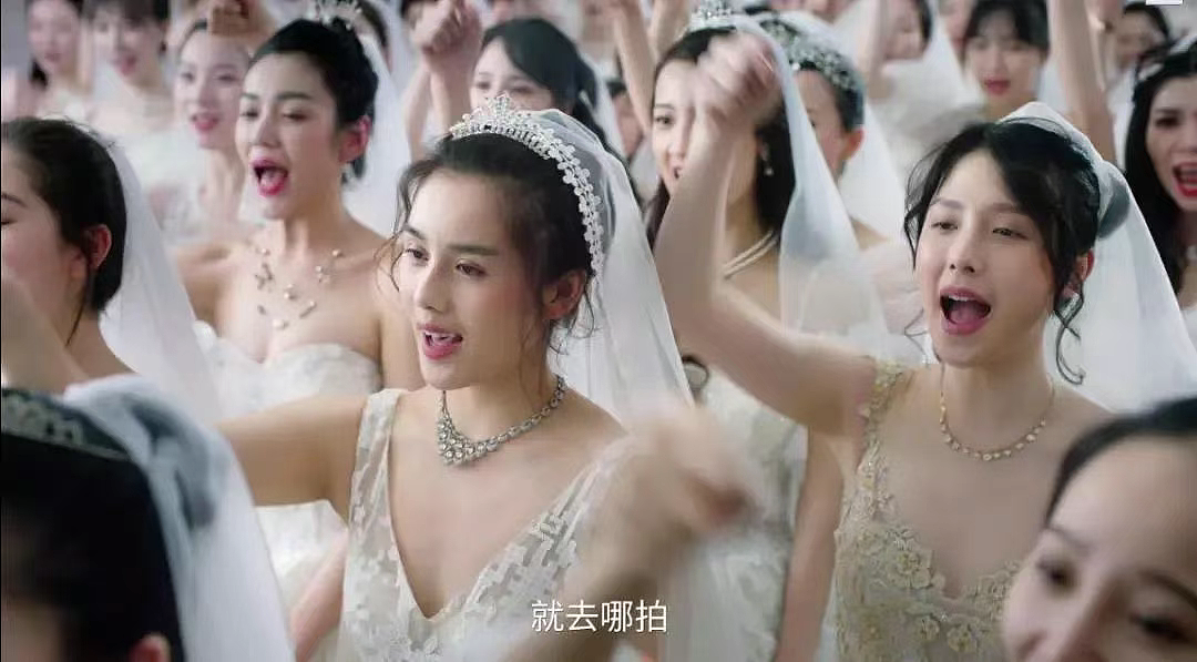 不愿结婚的00后，撕下铂爵旅拍真面目（组图） - 3