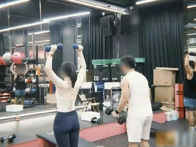 银行女经理婚内劈腿健身教练,女方照片被扒这长相和行为反差太大了…(组图) - 2