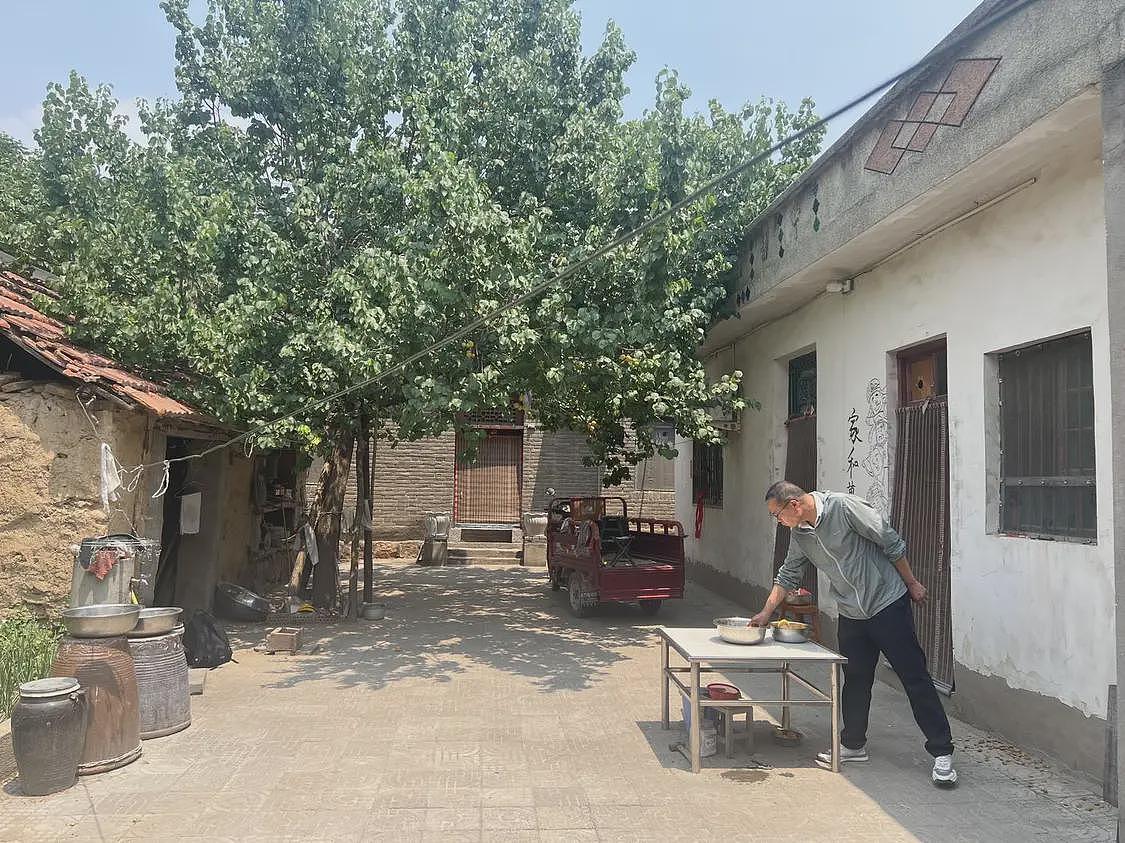 张海超开胸验肺16年后:说起生活泪流不止...(组图) - 4