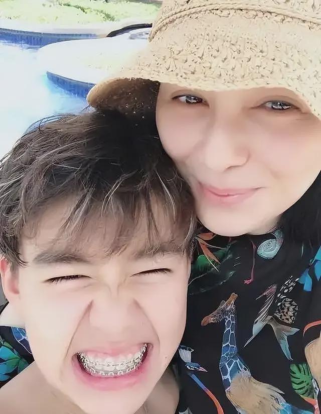 迷惑!王琳自曝被17岁儿子打到出血,随后又发文澄清,曾承认自己水性杨花(组图) - 16