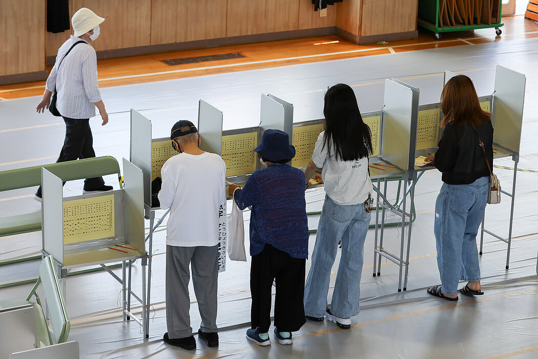 年轻选民推动日本右倾,但新右翼政党能走多远(组图) - 3