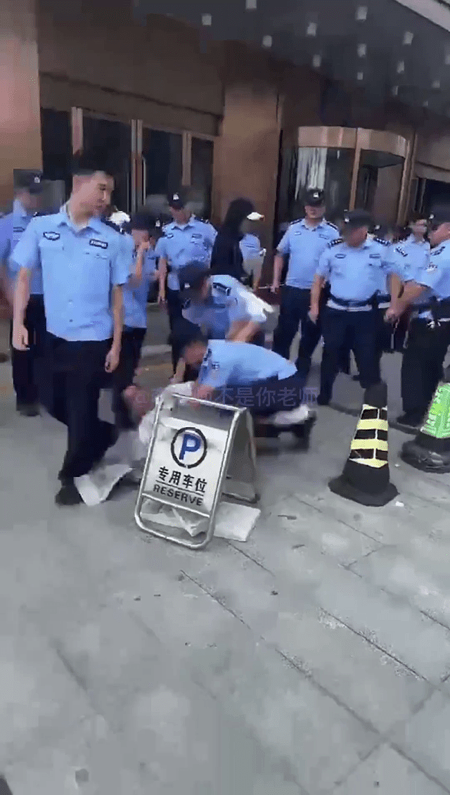 网传山东临沂投资平台“树拍易购”爆煲，上千投资者总部维权引发警民冲突画面曝（视频/组图） - 7