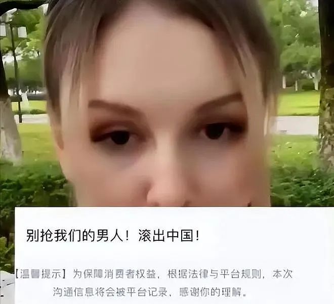 热搜爆了！大批洋妞涌入中国相亲角，举牌求嫁中国男：不收彩礼，还会做饭…你怎么看？（组图） - 8