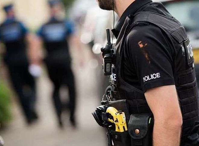 英国破获特大华人性犯罪案！3名华人控制50个妓院，强迫受害者卖春还债（组图） - 3