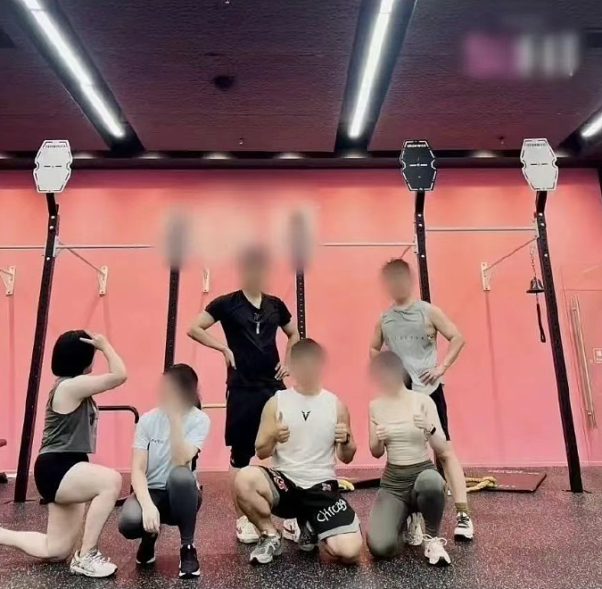 银行女经理婚内劈腿健身教练,女方照片被扒这长相和行为反差太大了…(组图) - 16