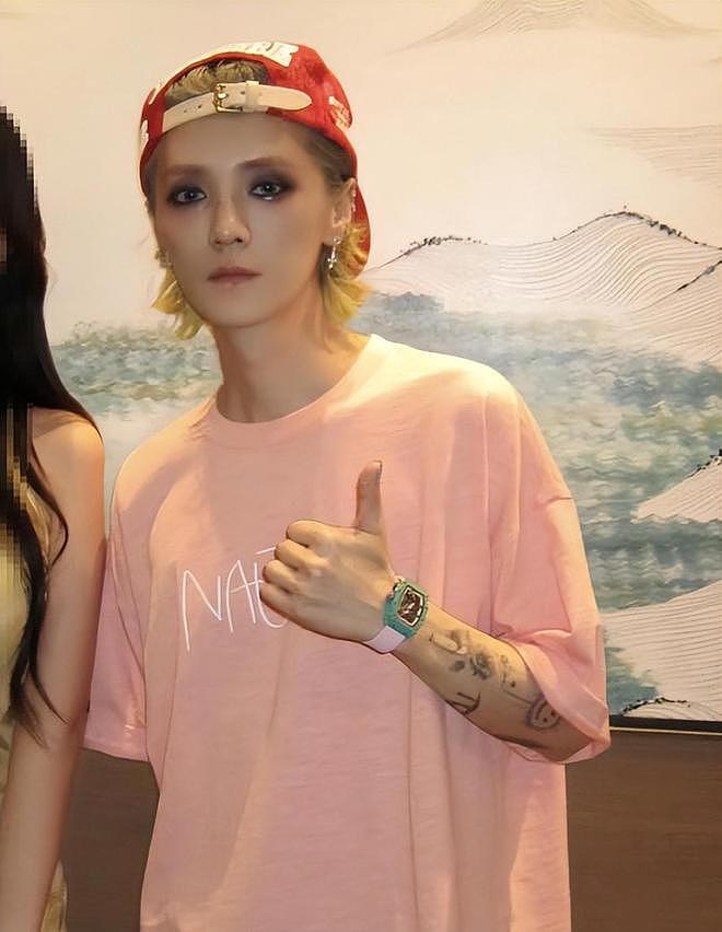 鹿晗七年前高调认爱成标杆，如今摘戒传分，八年感情为何变沉默（组图） - 15