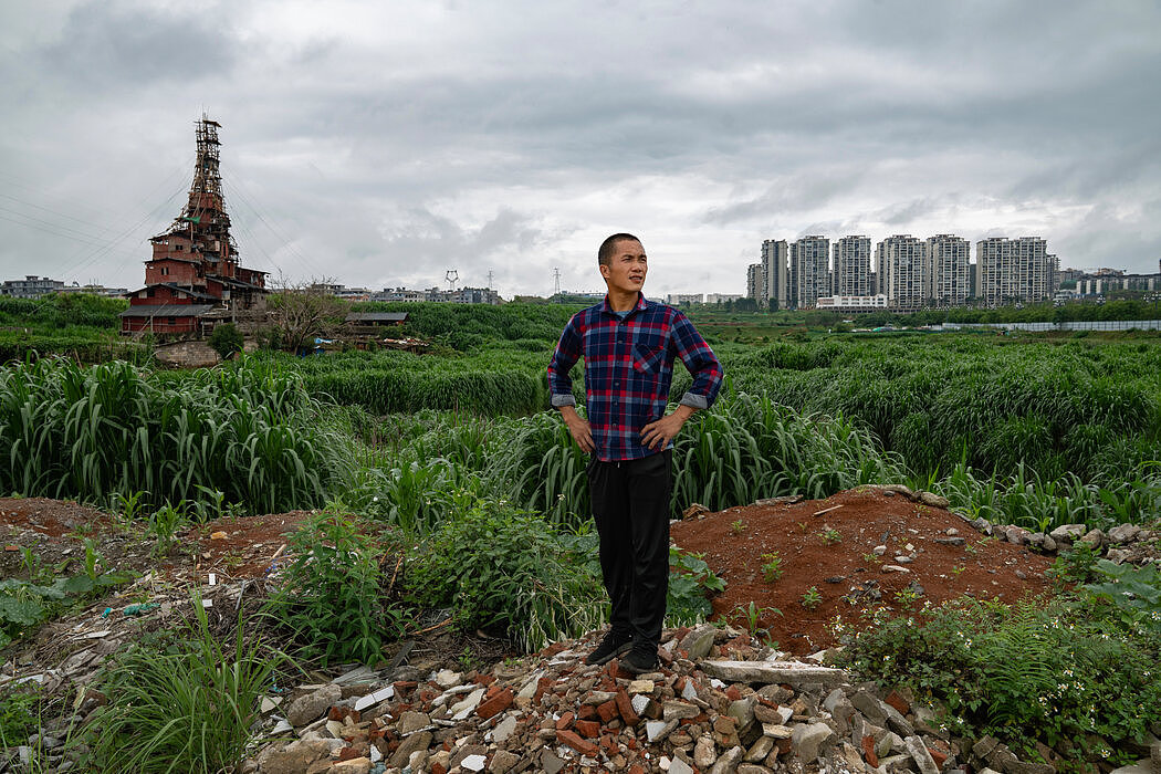 越让拆,他越往上盖:当钉子户建起一座“城堡”(组图) - 2