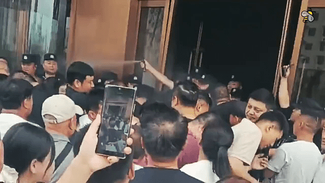 网传山东临沂投资平台“树拍易购”爆煲，上千投资者总部维权引发警民冲突画面曝（视频/组图） - 9