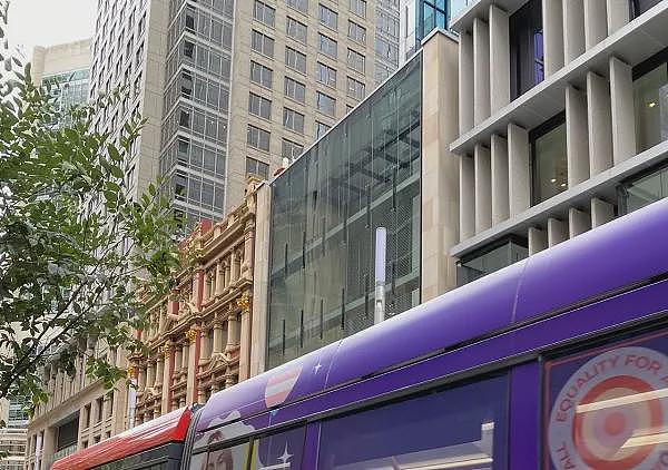 澳上市公司高管富豪排行榜揭晓榜首身价134亿 石墨板块走强 中国汽车品牌或占澳新车销量半壁江山 特斯拉全球首家超级充电站餐厅落地 - 12