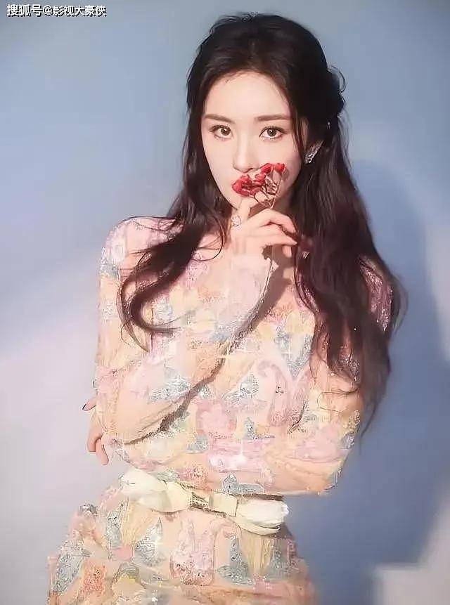 杨幂藏女8年拒5千万综艺：不晒的母爱，藏着所有妈妈的痛（组图） - 4