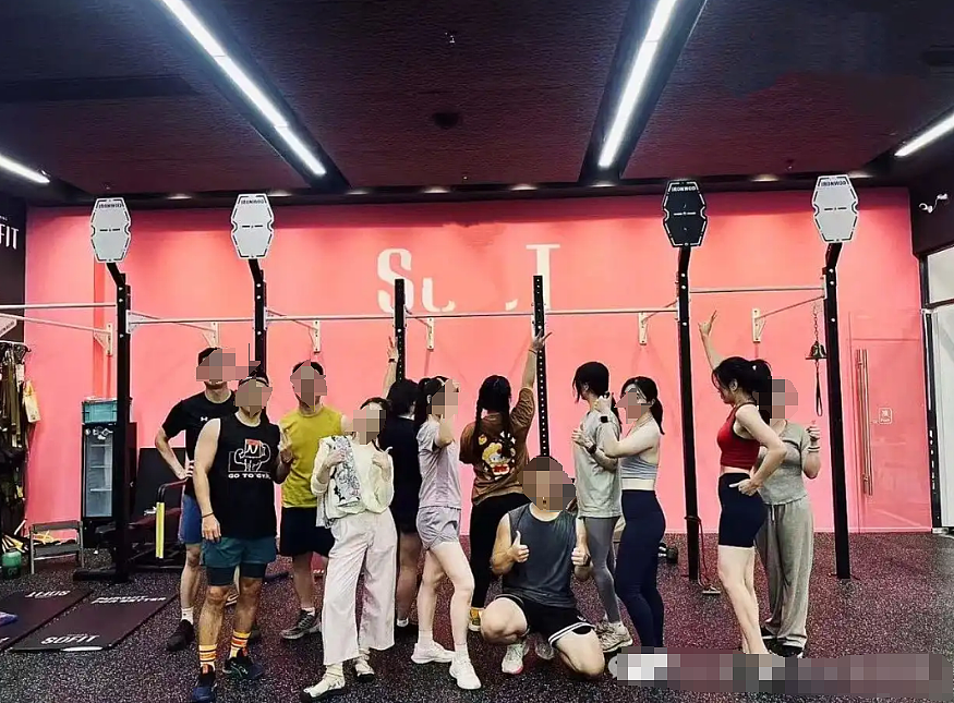 银行女经理婚内劈腿健身教练,女方照片被扒这长相和行为反差太大了…(组图) - 15