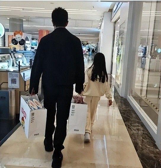 贾乃亮惨了？女儿甜馨连续两次“异常”举动，其好爸爸人设崩塌？（组图） - 15
