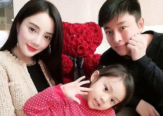 贾乃亮惨了？女儿甜馨连续两次“异常”举动，其好爸爸人设崩塌？（组图） - 1