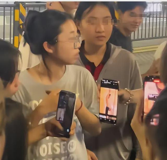 妻子街头曝丈夫出轨：他用我的钱养小三,对方怀孕打电话说要上位（组图） - 11