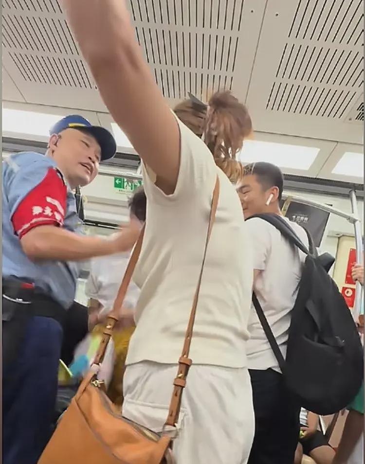 女子地铁怒吼多名乘客:因无人让座,吐槽国人素质低,夸奖美国好(组图) - 6