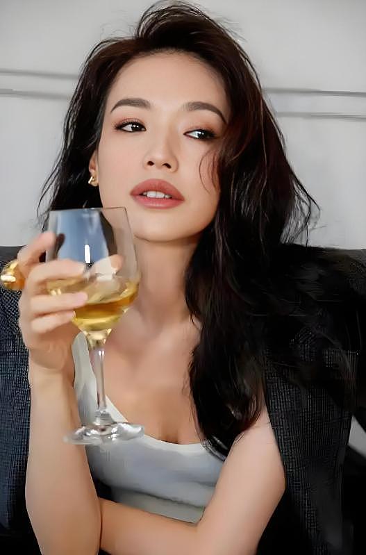 49岁舒淇再破“天花板”，这一次，她让冯小刚和整个娱乐圈沉默了（组图） - 22