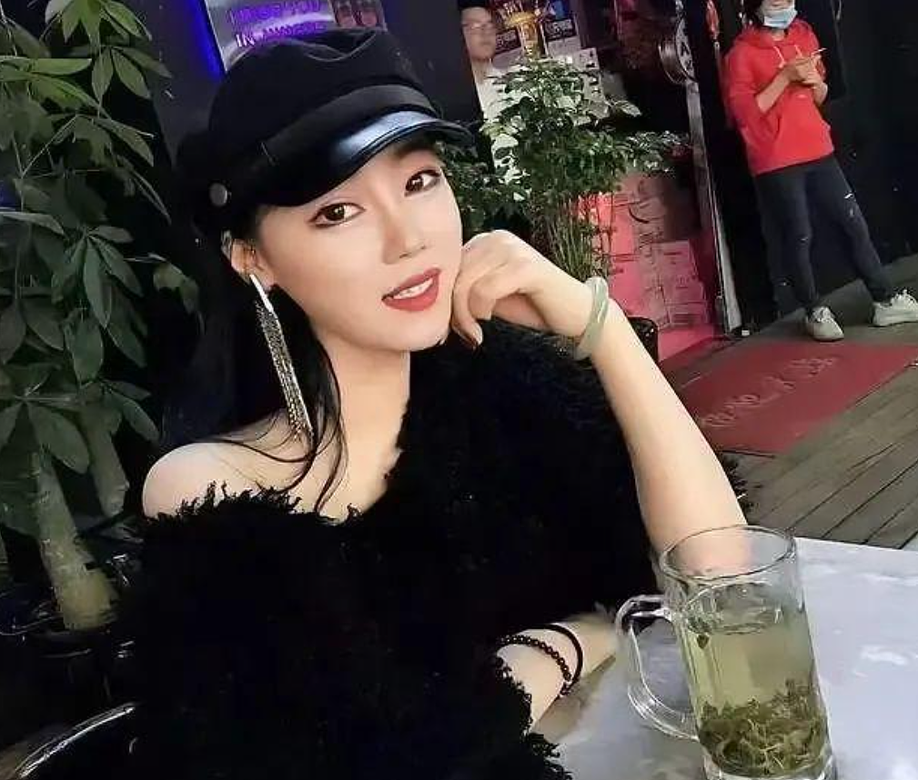 90后女歌手脑血管破裂去世（组图） - 1