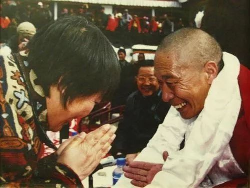 何超琼身边的白发老太,来头竟然这么大(组图) - 19