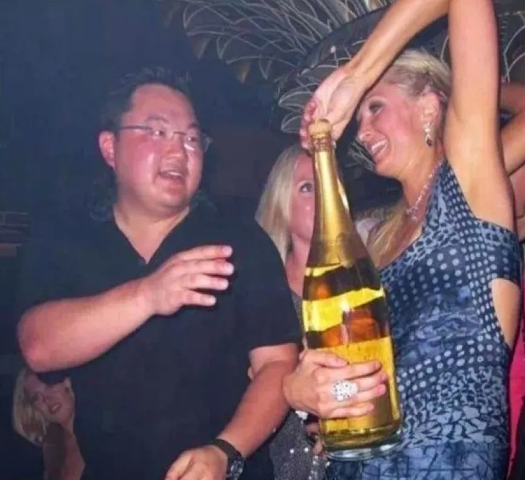 持伪造澳洲护照重出江湖！横跨政界、金融、娱乐圈的超级通缉犯刘特佐，被曝藏身上海豪宅，帮中国公司洗钱避雷（组图） - 4