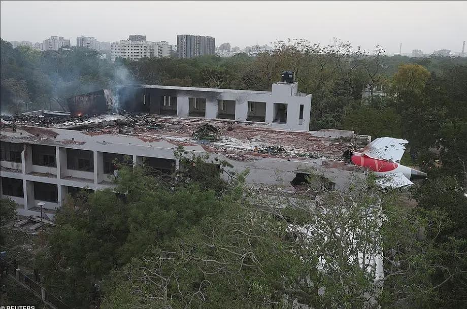 印航遇难者遗体返英,家属傻了:这人谁?还有多人残骸拼一人...(组图) - 3