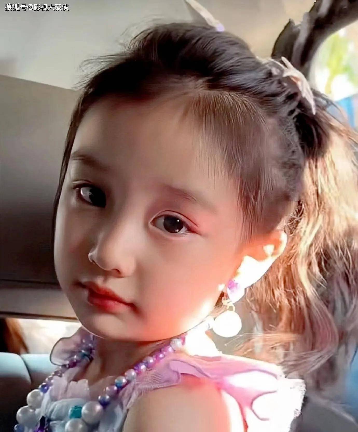 杨幂藏女8年拒5千万综艺:不晒的母爱,藏得比剧本还严(组图) - 2