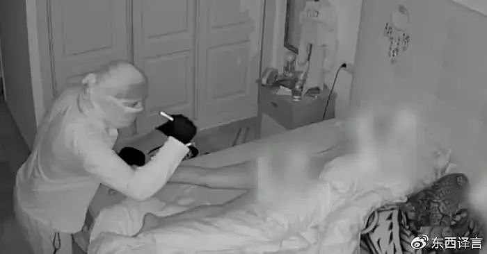 女子床上裸睡，遭贼8次反复凝视，全身被手电筒扫视，现场视频曝光！（组图） - 5