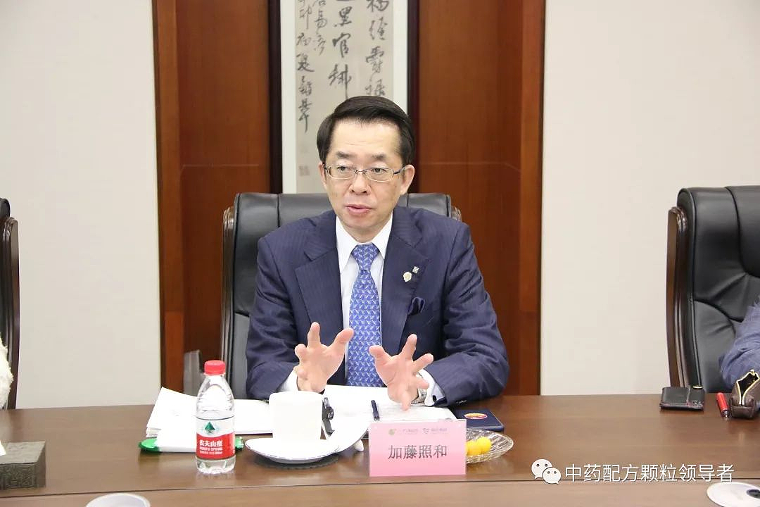 何超琼身边的白发老太,来头竟然这么大(组图) - 16