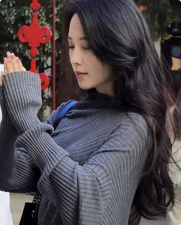 被汪峰新女友惊艳到了,身材苗条颜值吸睛,但这生图差距也太大了(组图) - 4