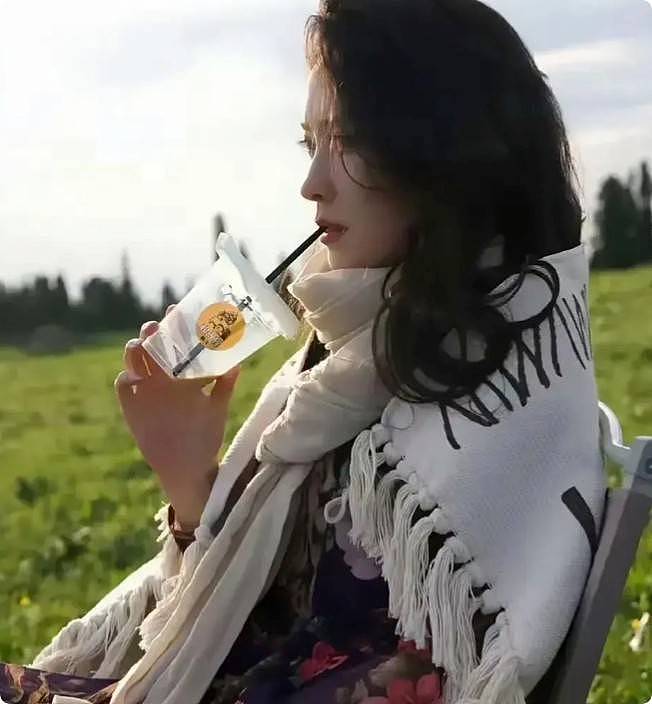 被汪峰新女友惊艳到了,身材苗条颜值吸睛,但这生图差距也太大了(组图) - 7