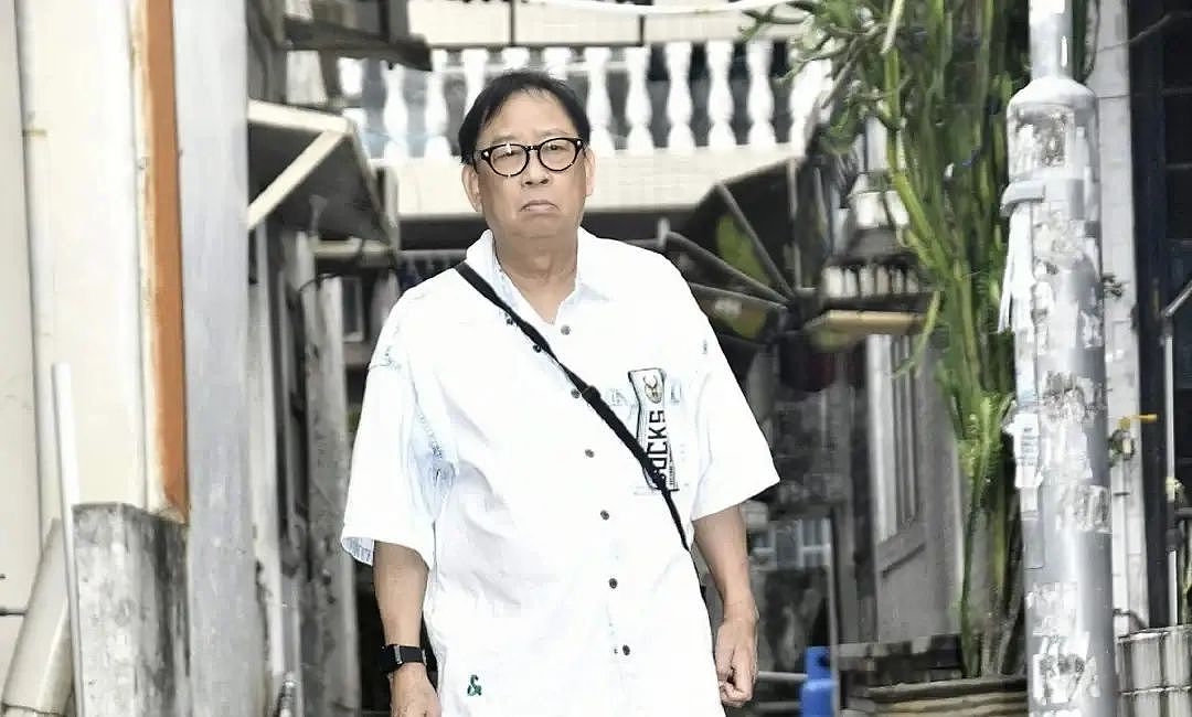 75岁港星公开征婚引吐槽！曾在《唐伯虎点秋香》里饰演师爷，现帮37岁儿子还十几万卡债...（组图） - 11