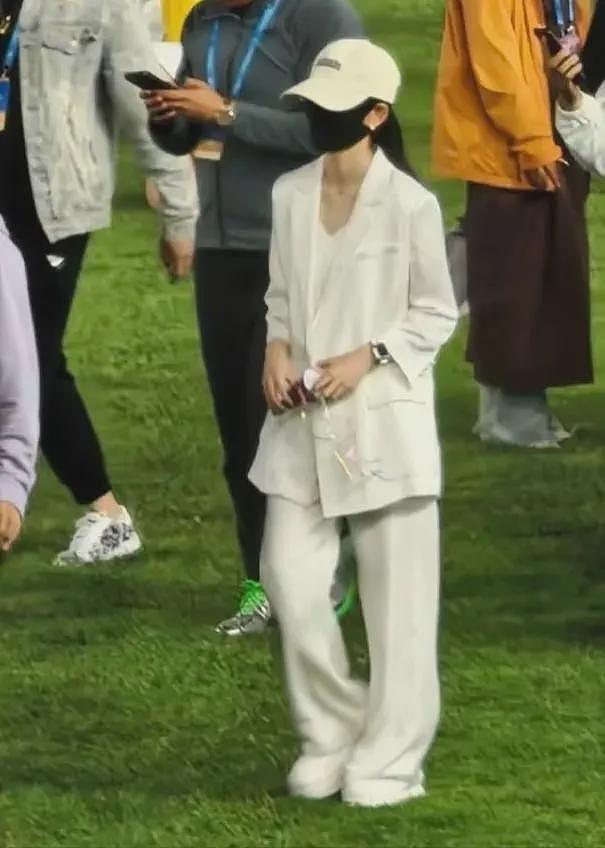 吃相太难看!全程戴面具开演唱会,票价比刀郎还高,谁给的自信(组图) - 4