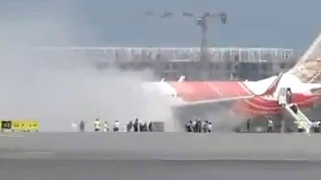 致命空难后,印度航空再出事故:两天两起,一架飞机起火一架滑出跑道(组图) - 2