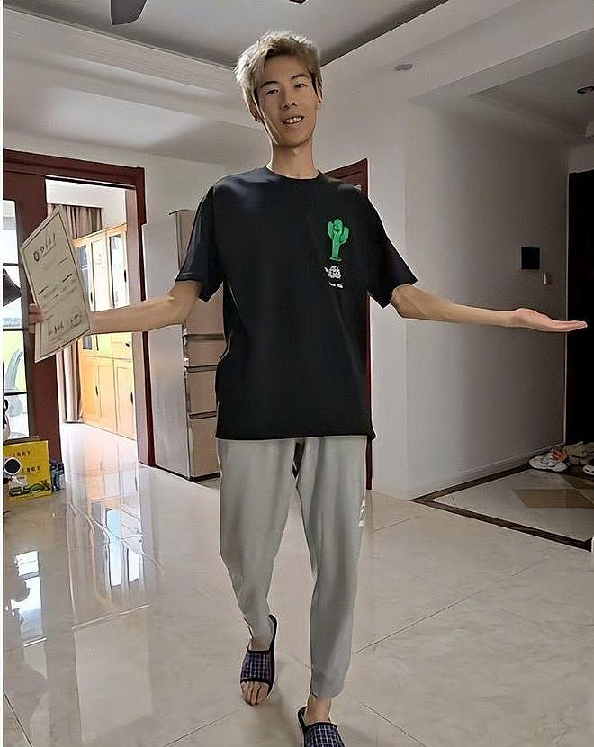 “黄毛男孩”晒北大通知书，结果专业被群嘲：毕业了也是送外卖（图） - 8