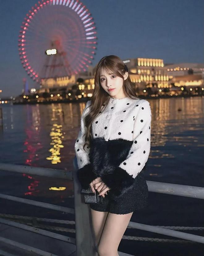 【美女】赛车女郎长相靓丽,身材火辣妖娆,S曲线让人看了还想看(组图) - 18