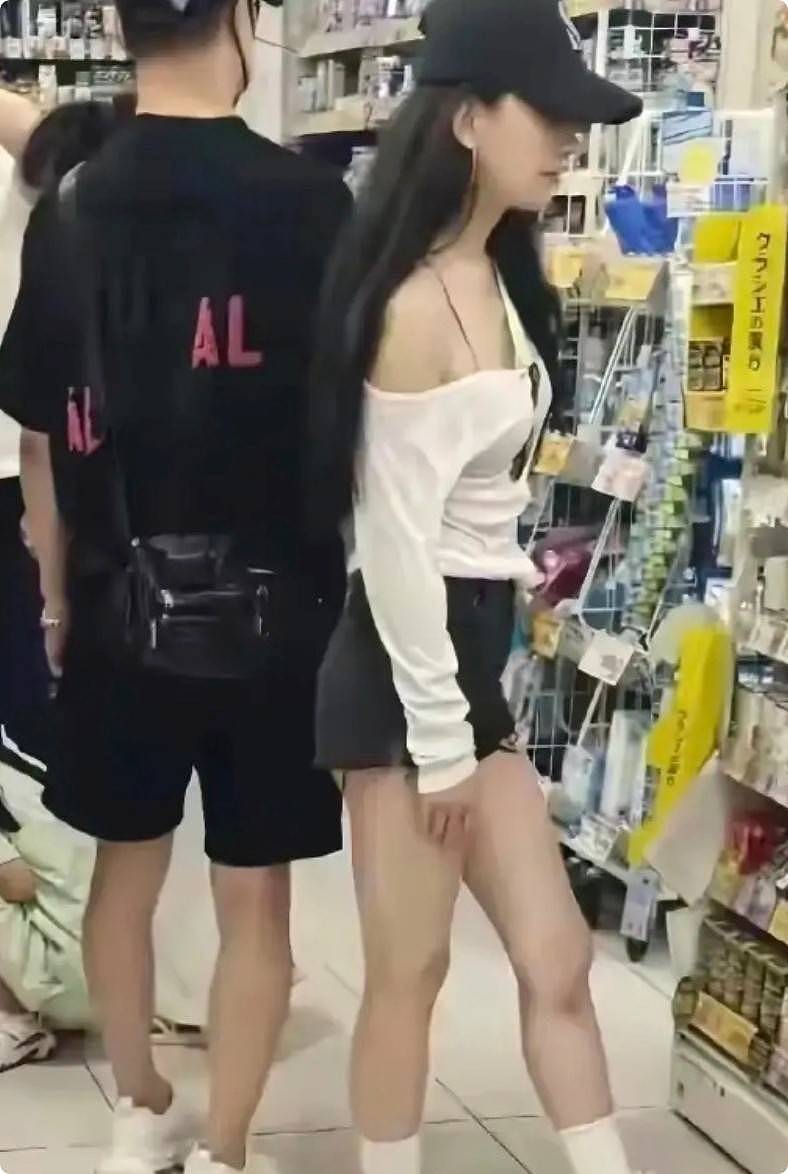 被汪峰新女友惊艳到了,身材苗条颜值吸睛,但这生图差距也太大了(组图) - 8
