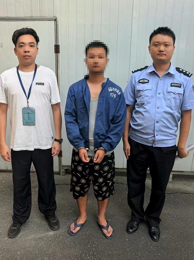 “路怒”特斯拉高速路上多次别车还竖中指挑衅,交警:已构成寻衅滋事,拘(组图) - 4