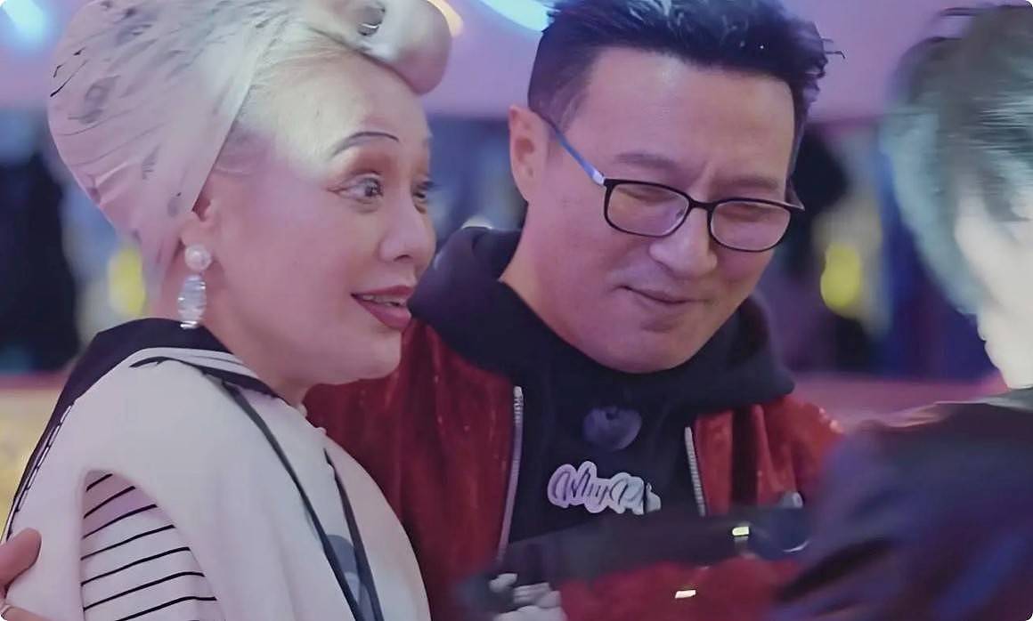 被汪峰新女友惊艳到了,身材苗条颜值吸睛,但这生图差距也太大了(组图) - 1