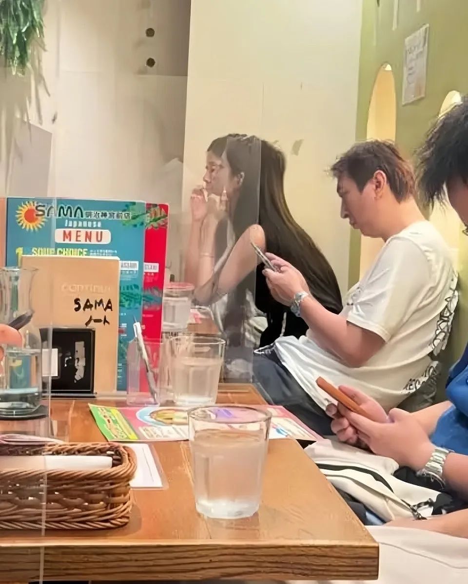懒懒直播曝与王思聪交往细节，异国恋一个月见一次，疑出现感情危机（组图） - 3