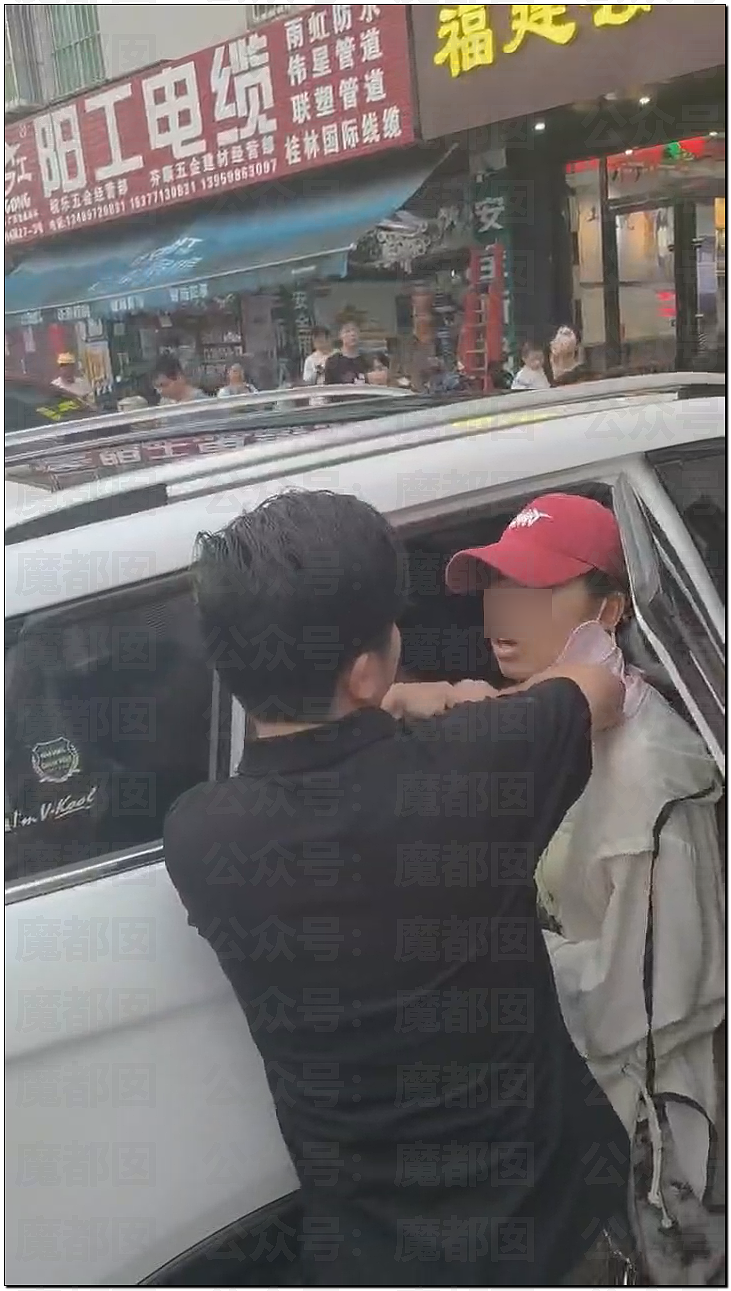 南宁妻子带孩子逛街竟抓到丈夫带美艳小三引发大量围观（视频/组图） - 6